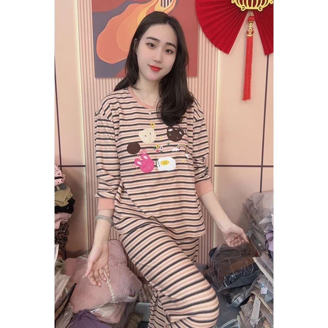 胸垫版睡衣女冬季新款德绒长袖长裤韩版时尚家居服套装（奇妙乐园）