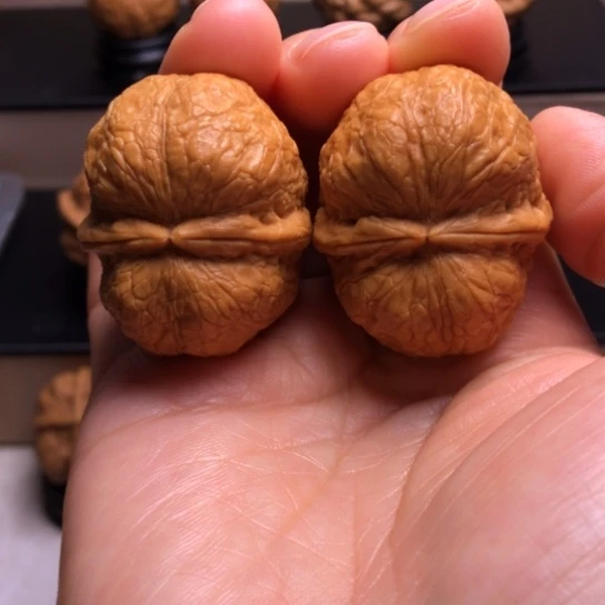 文玩核桃把件峭壁元宝11