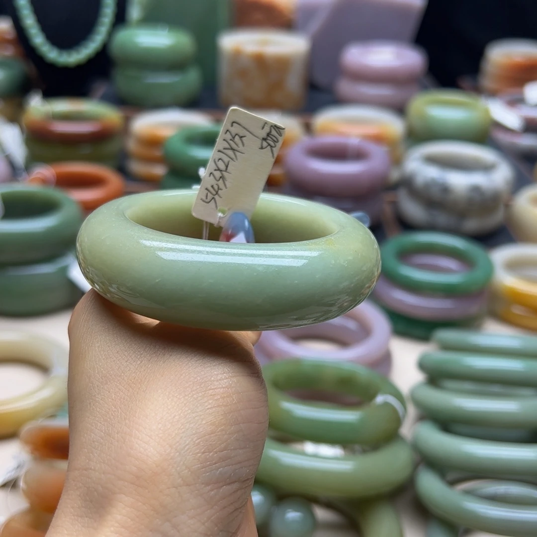 平***奇未镶嵌手镯石英岩玉