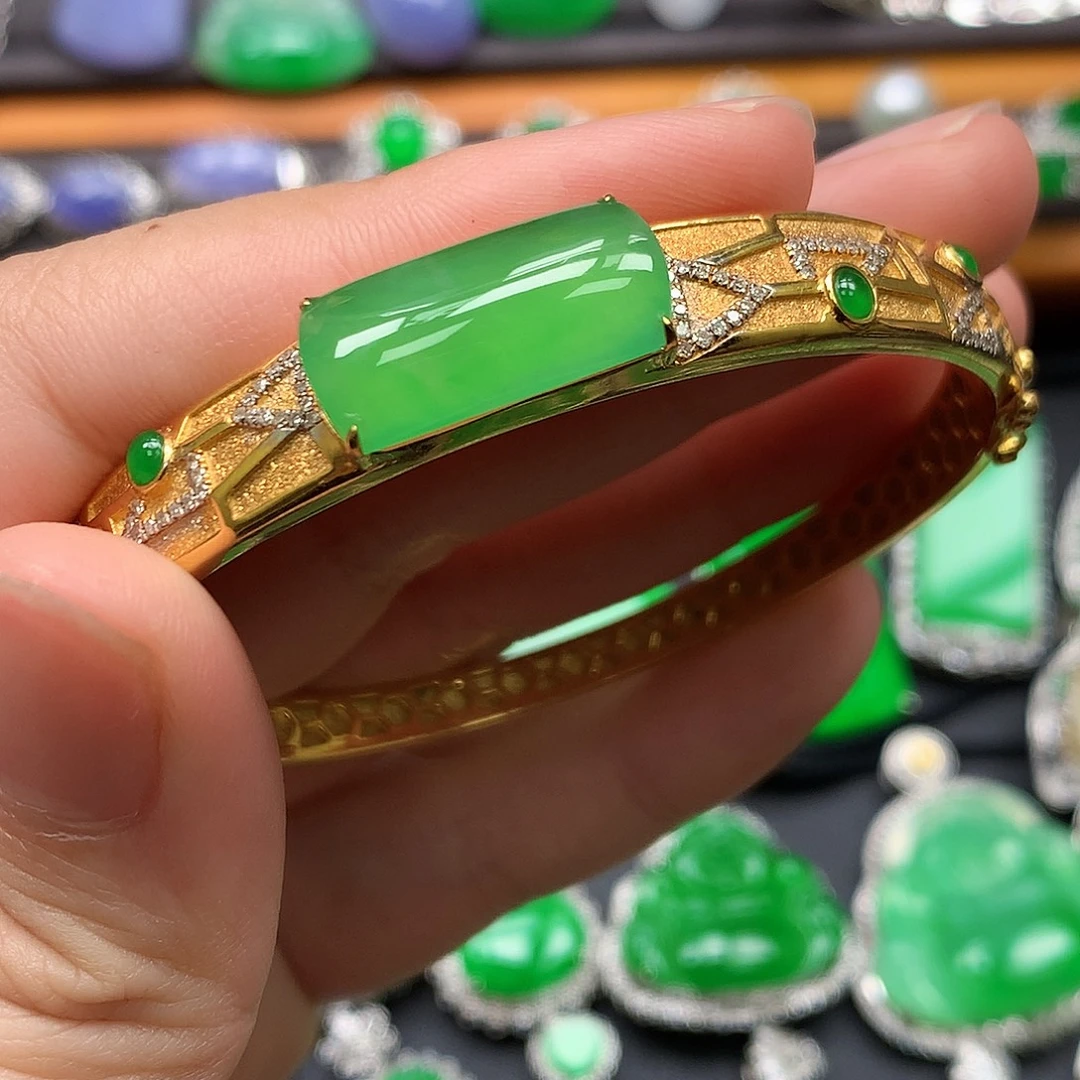 翡翠18K金镶嵌手镯