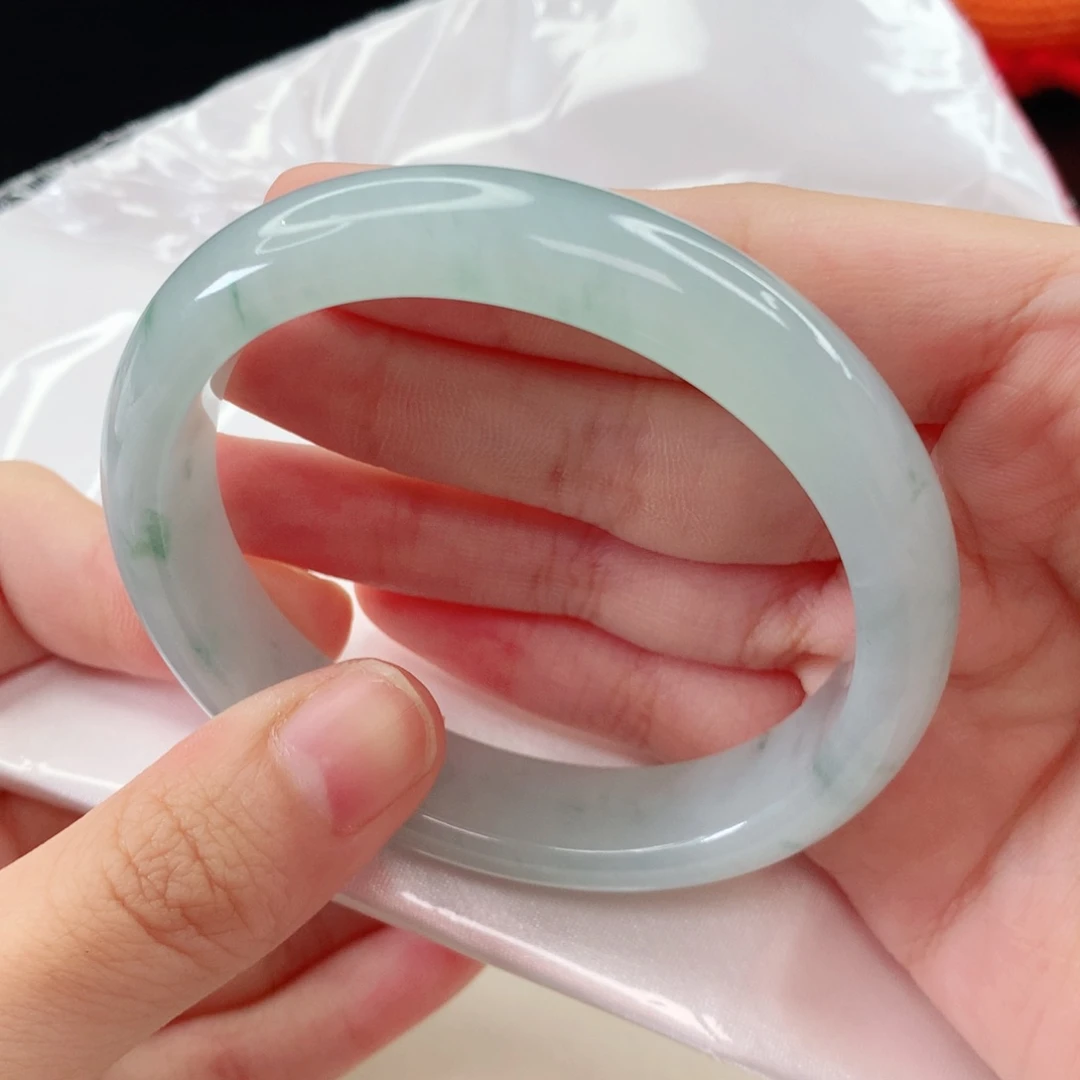 翡翠手镯未镶嵌圈口56