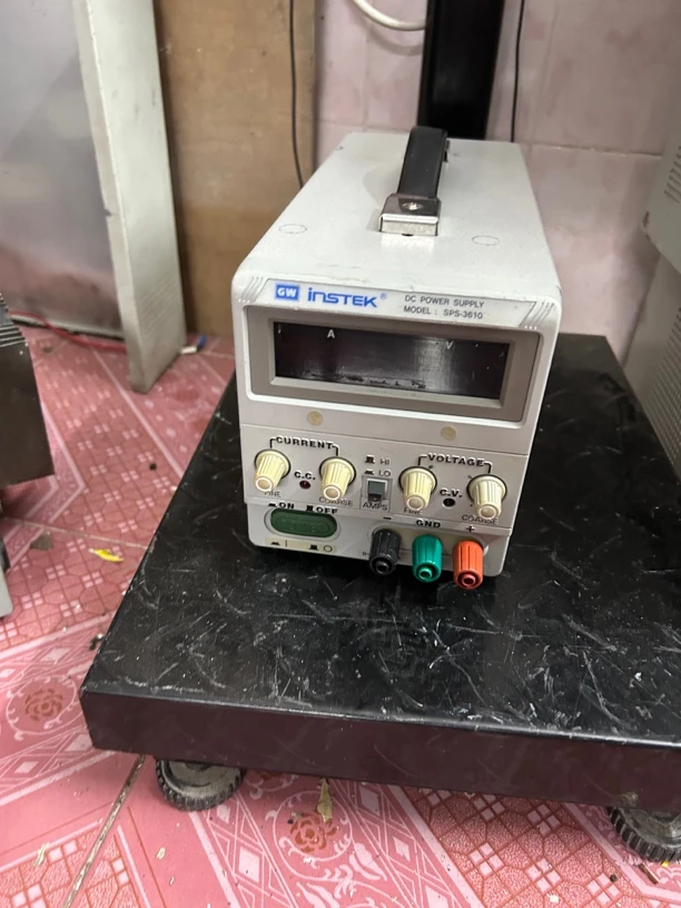 8新  36V10Ａ开关可调直流稳压电源固纬