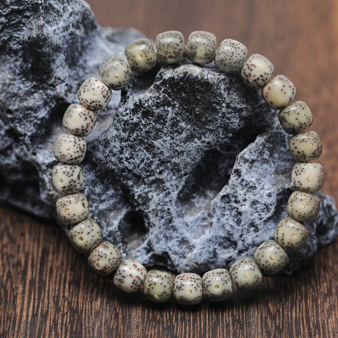 原生态星月石玉料 月留白老型手串约9*8mm左右 S0702-01