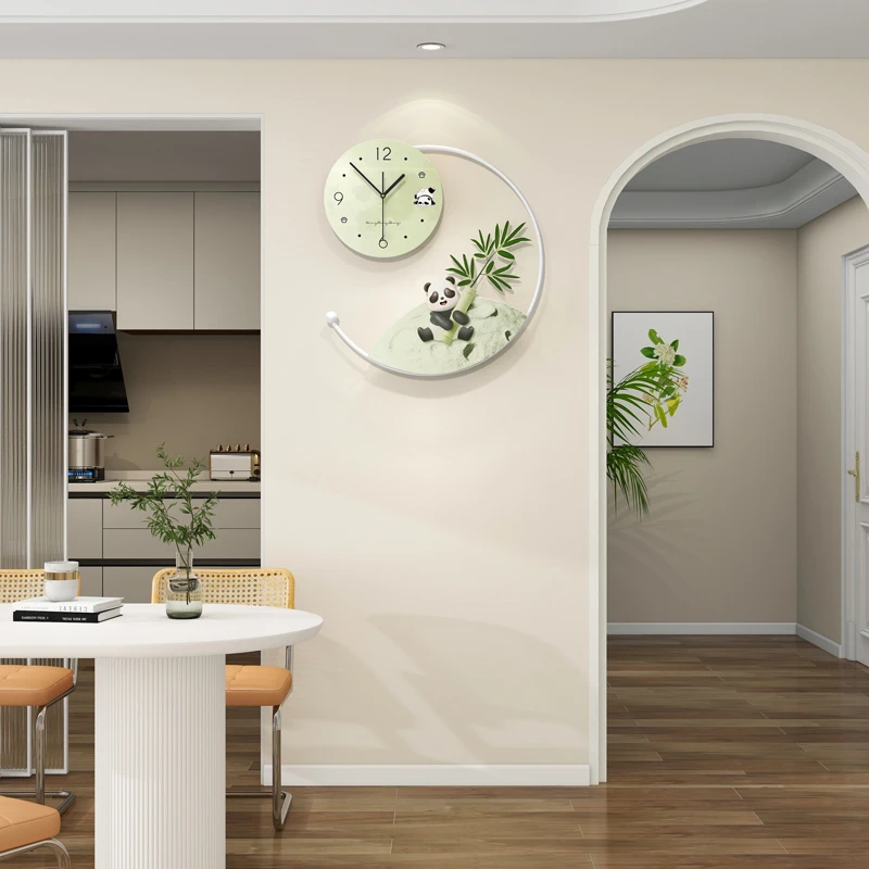 时尚简约清熊猫创意挂钟家用免打孔客厅餐厅装饰静音大气高级钟