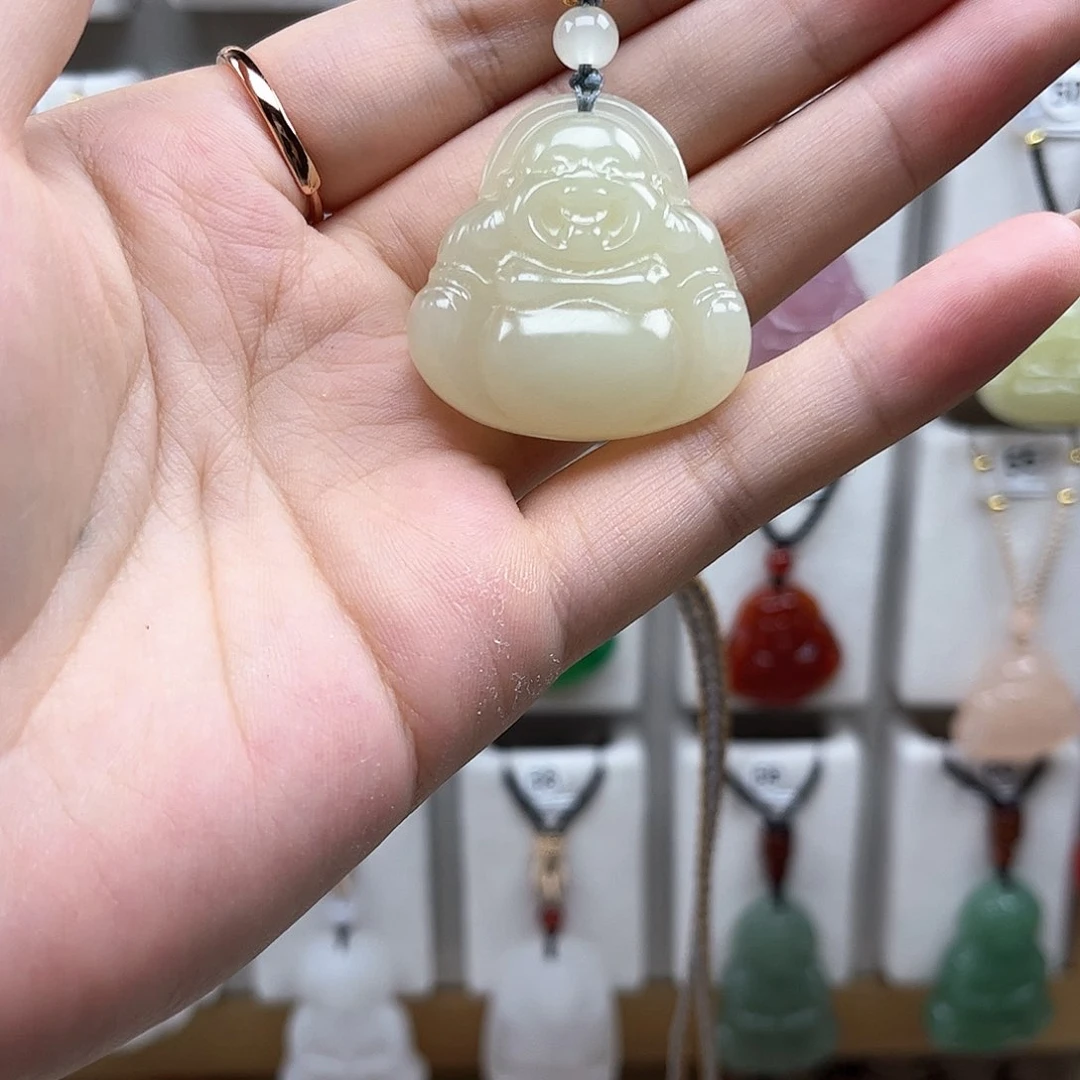 颈饰未镶嵌石英质玉