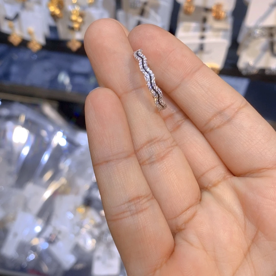 铜合金素圈戒指一个静