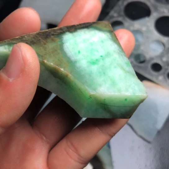 翡翠未镶嵌颈饰裸石