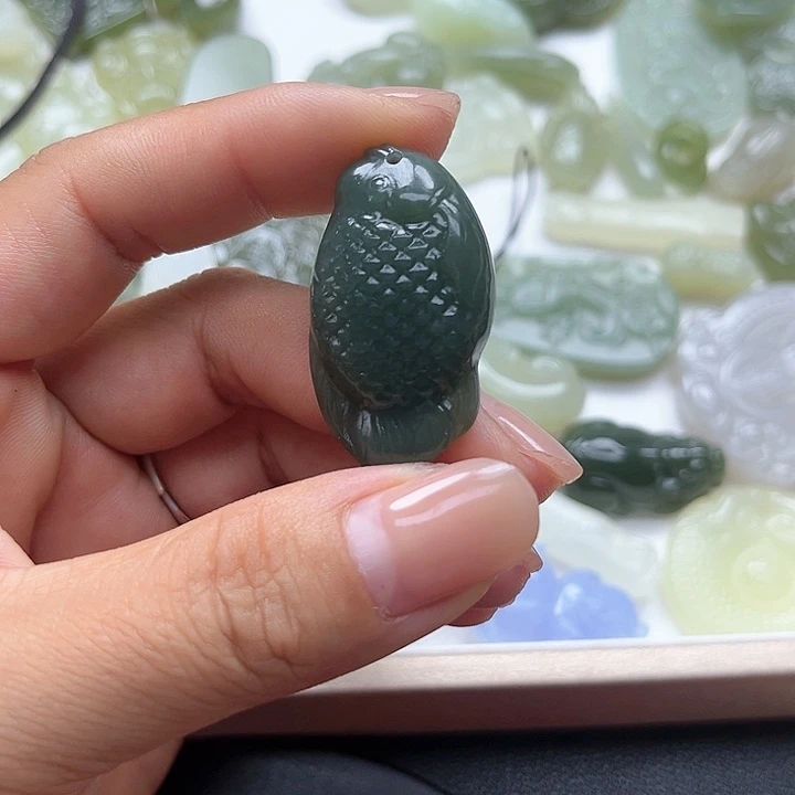 【闪购商品】颈饰未镶嵌和田玉叶*