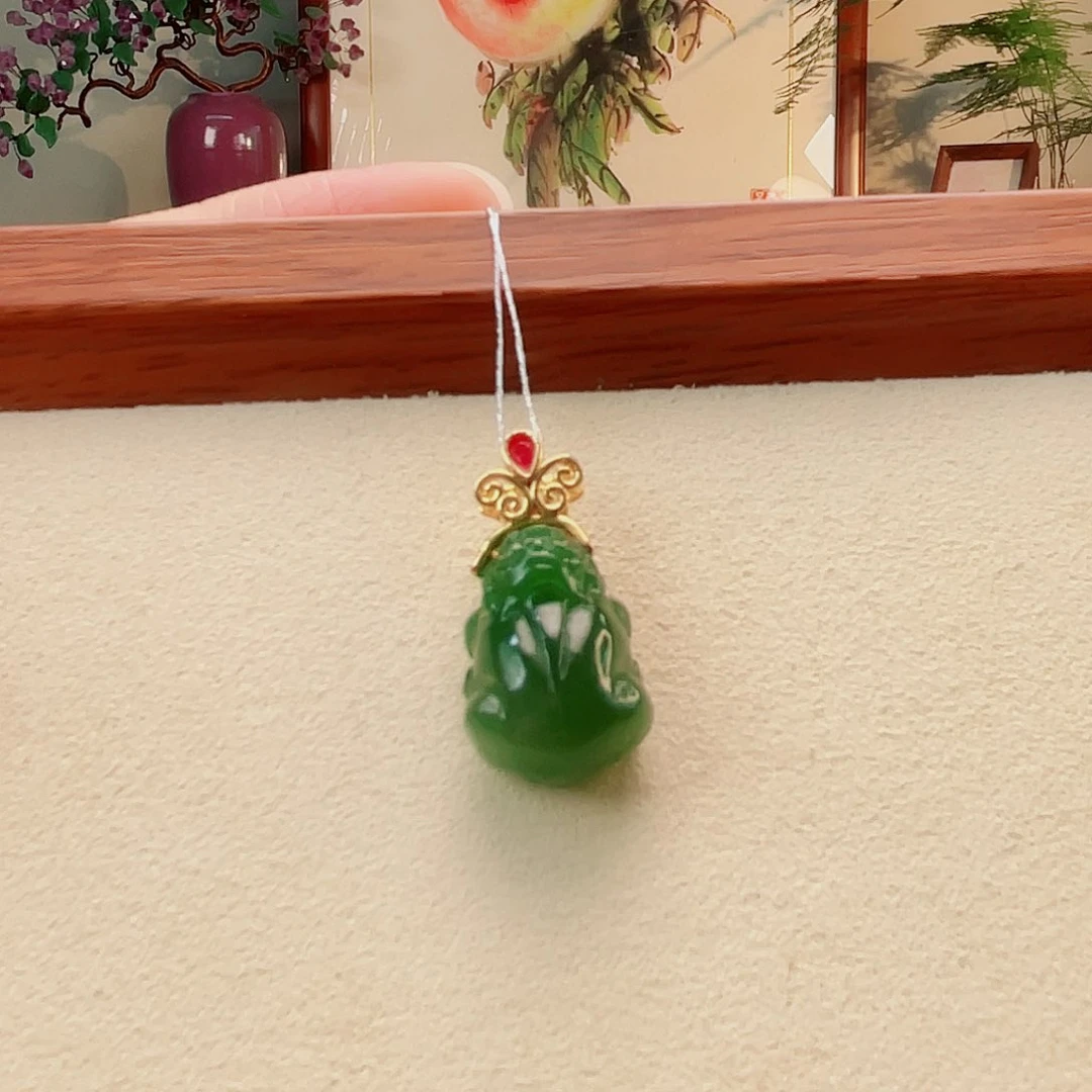 和田玉（碧玉）18K金镶嵌颈饰貔貅