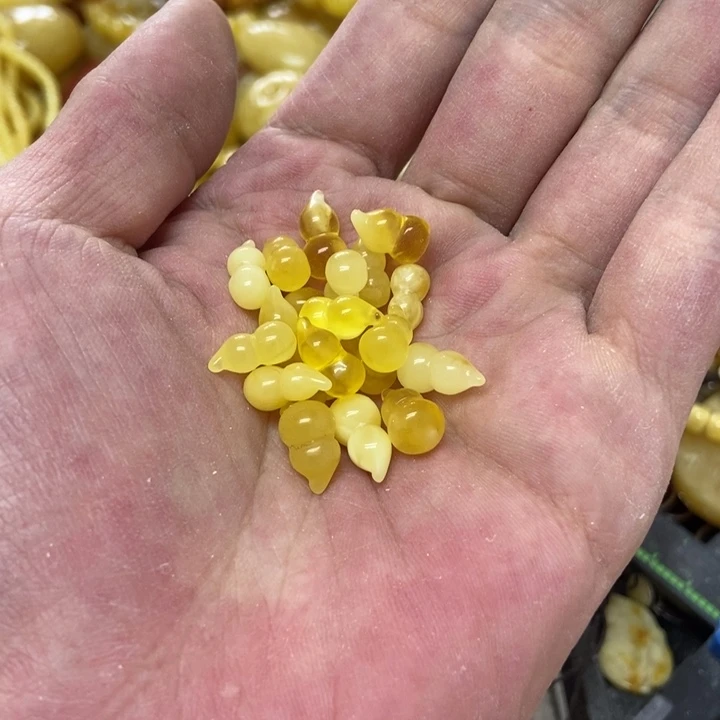 未镶嵌蜜蜡裸石多样性发货2个