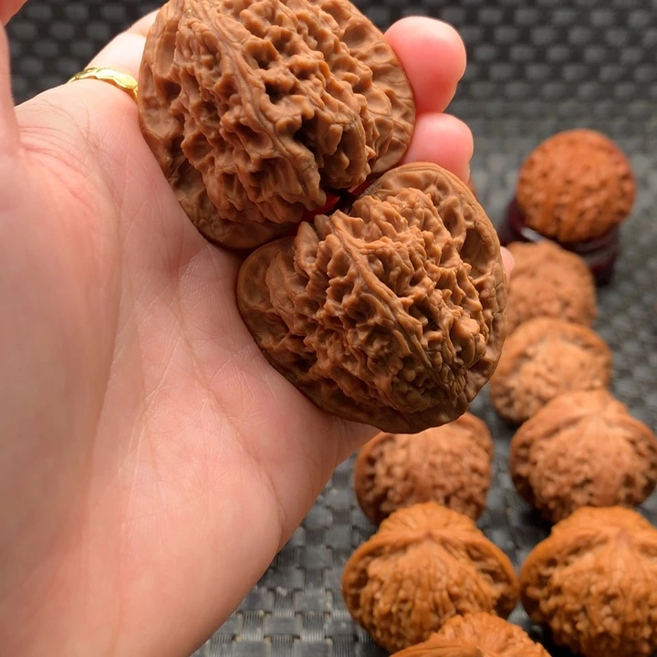 深**紫文玩核桃狮子头三角疆42