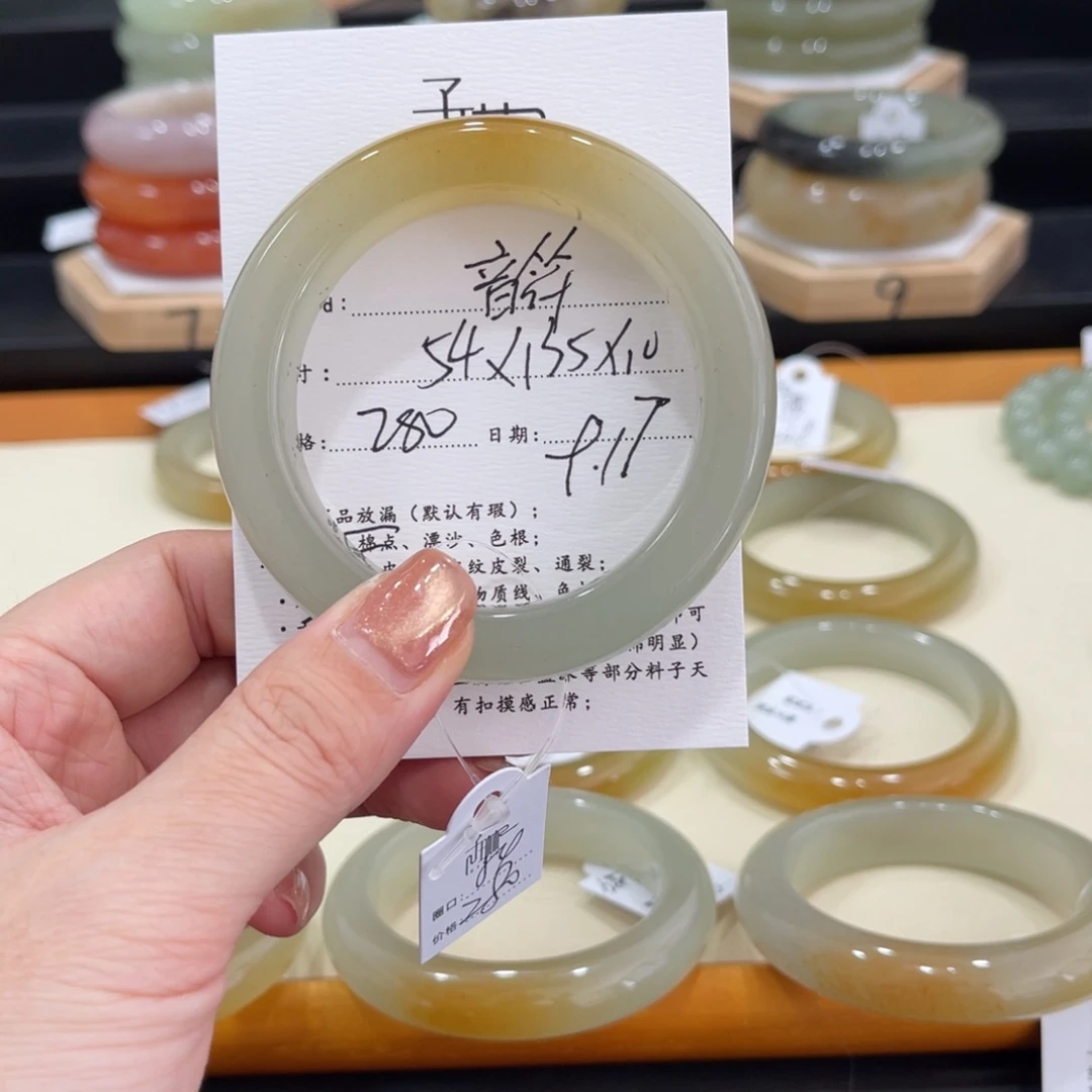 未镶嵌手镯石英质玉_*