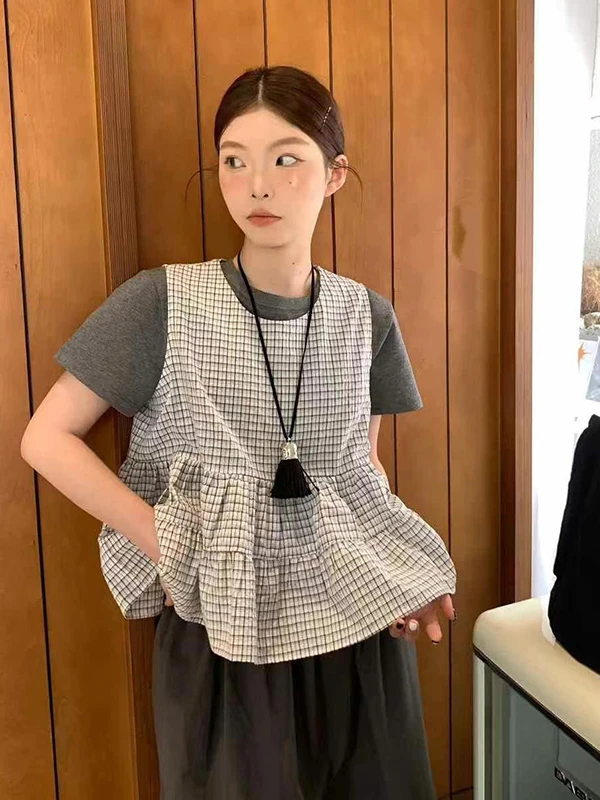 夏季2025新款茶里茶气别致小香风休闲格纹马甲背心叠穿短袖套装女
