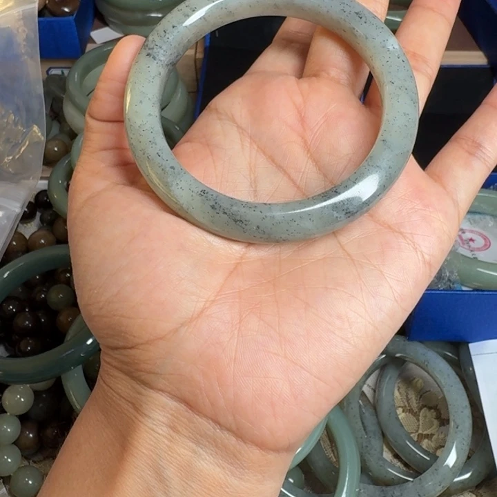 皖***皖和田玉未镶嵌手镯