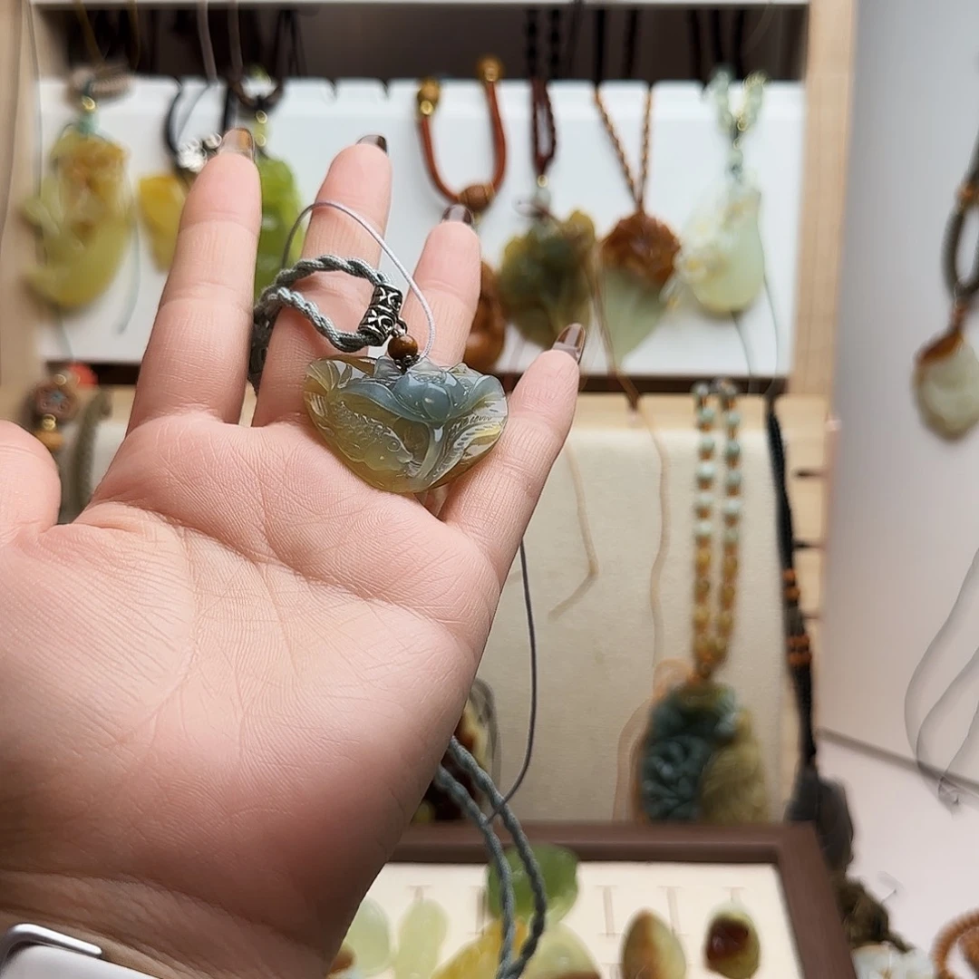 胡***极蛇纹石玉合金颈饰