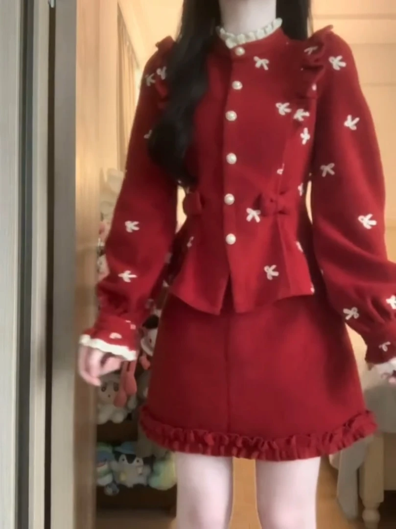 秋冬新年穿搭一整套法式复古红色毛呢上衣外套搭配花边短裙两件套