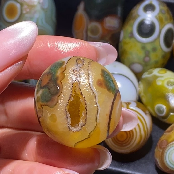 娜***斯玛瑙/玉髓未镶嵌珠宝奇石