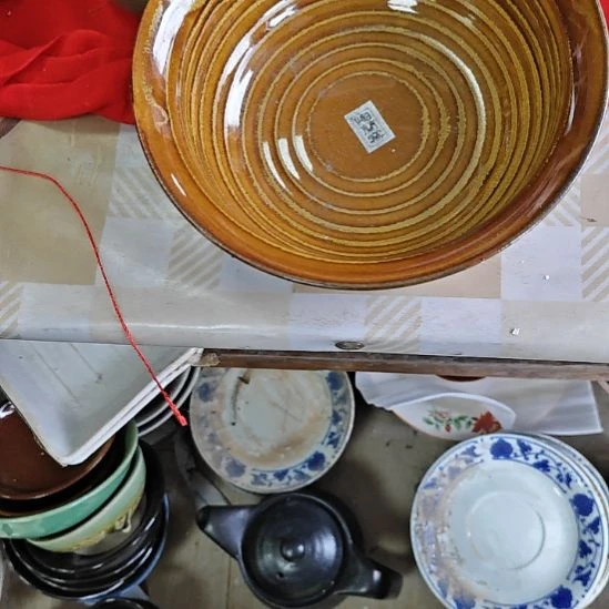 瓷片黄金釉洒金碗