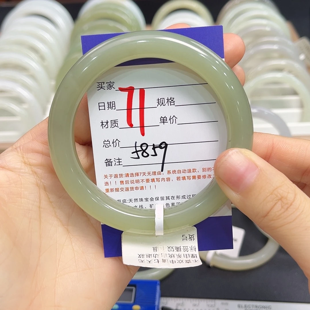 和田玉未镶嵌手镯