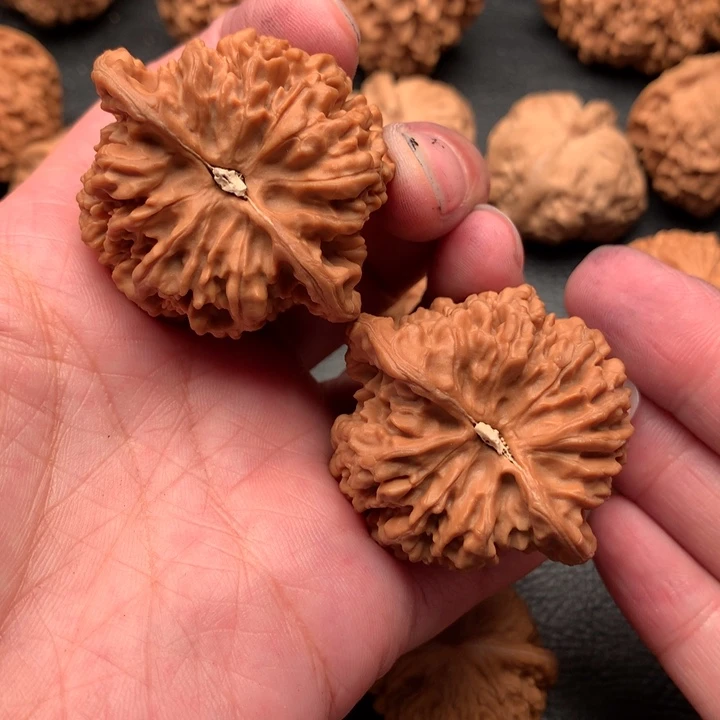 文玩核桃吊坠蓝*狮子头