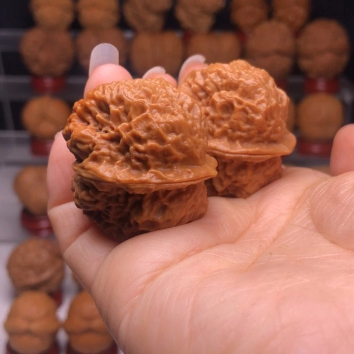 三***夫文玩核桃吊坠52小帝王蟾