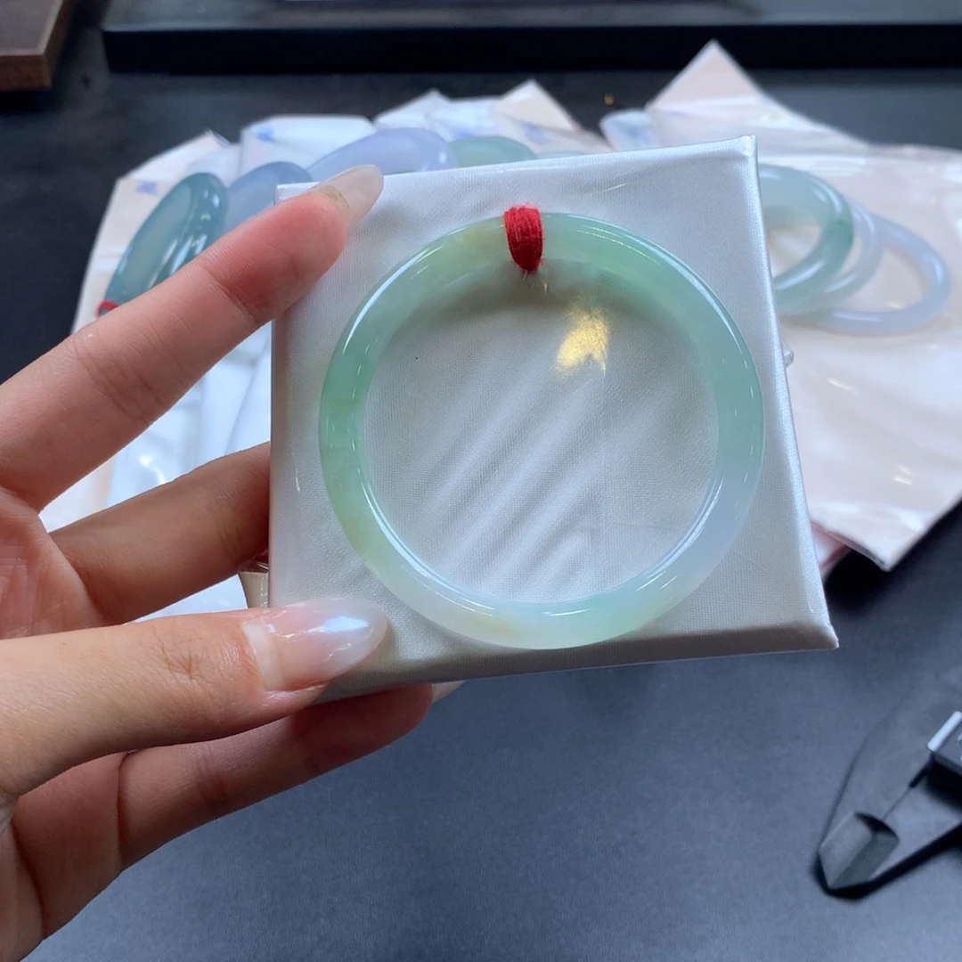 翡翠未镶嵌手镯54圆条