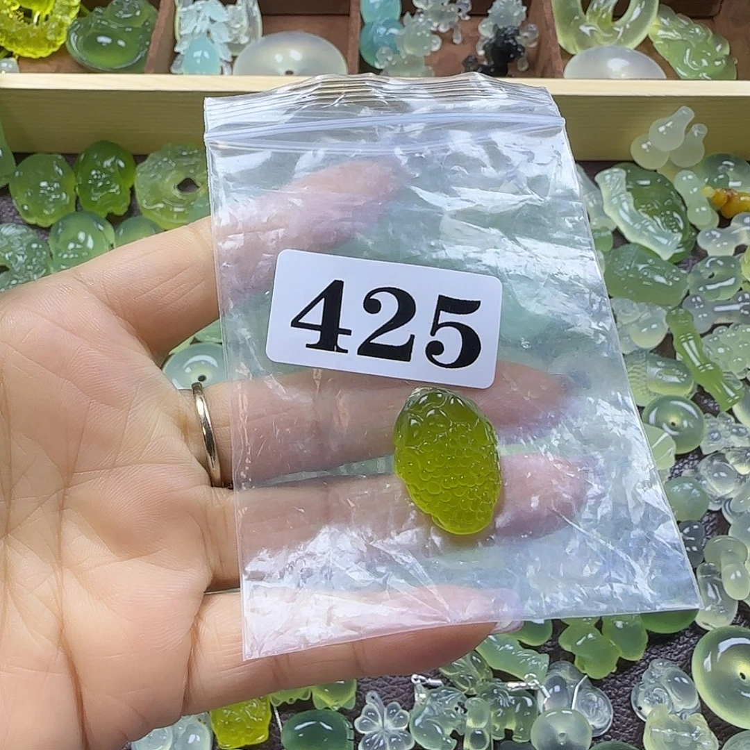 一***杨蛇纹石玉未镶嵌岫玉吊坠