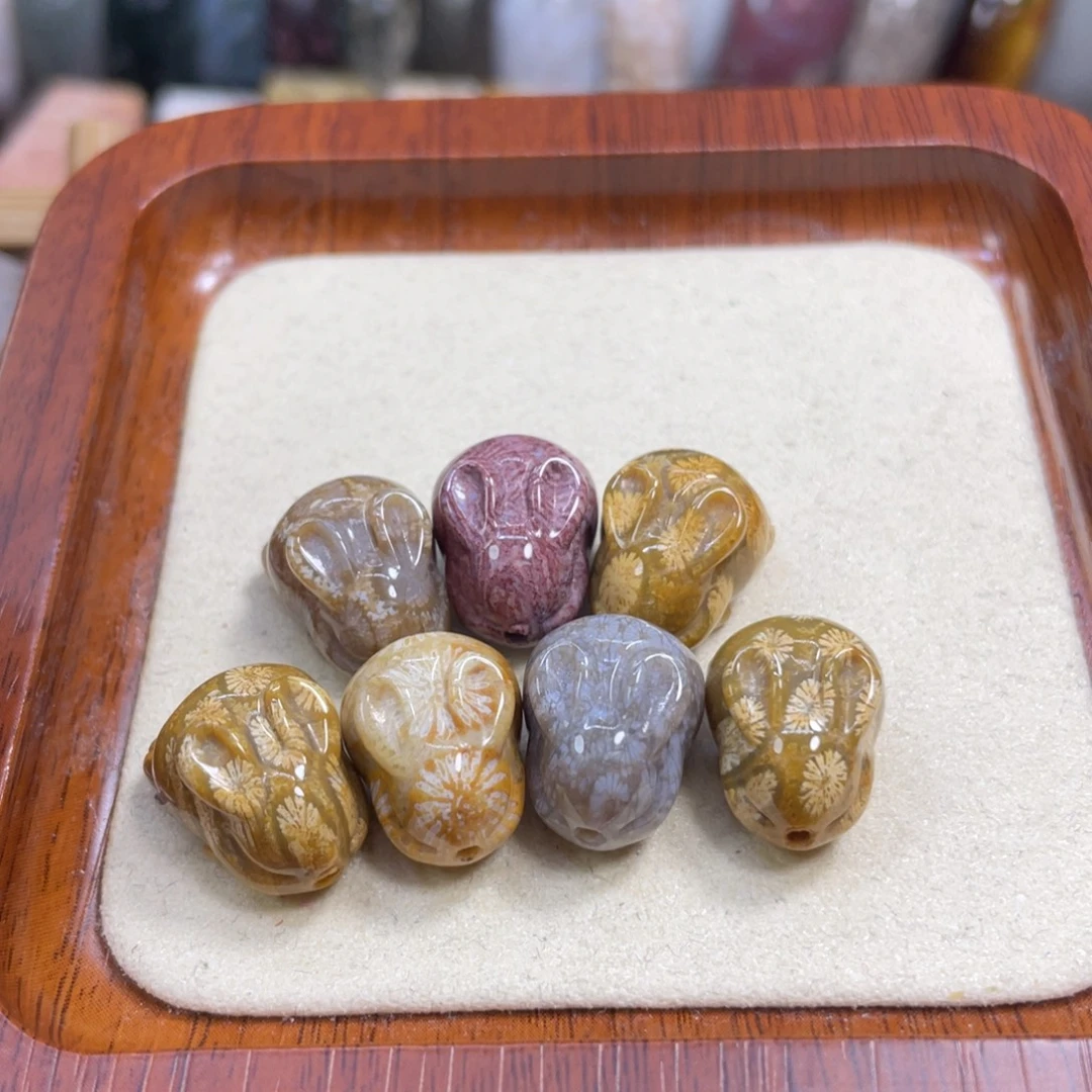 硅化玉未镶嵌颈饰兔子40米1个