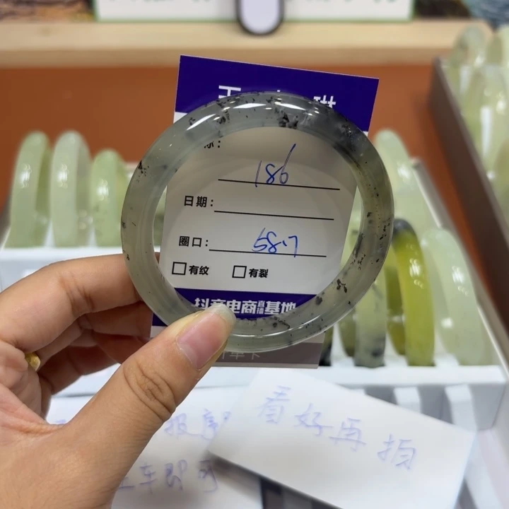 未镶嵌岫玉手镯天然