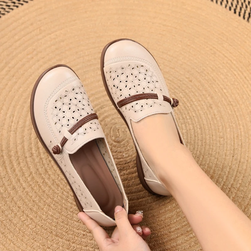 新款妈妈鞋2025新款中老年软底妈妈鞋秋季透气防滑镂空洞洞老年鞋