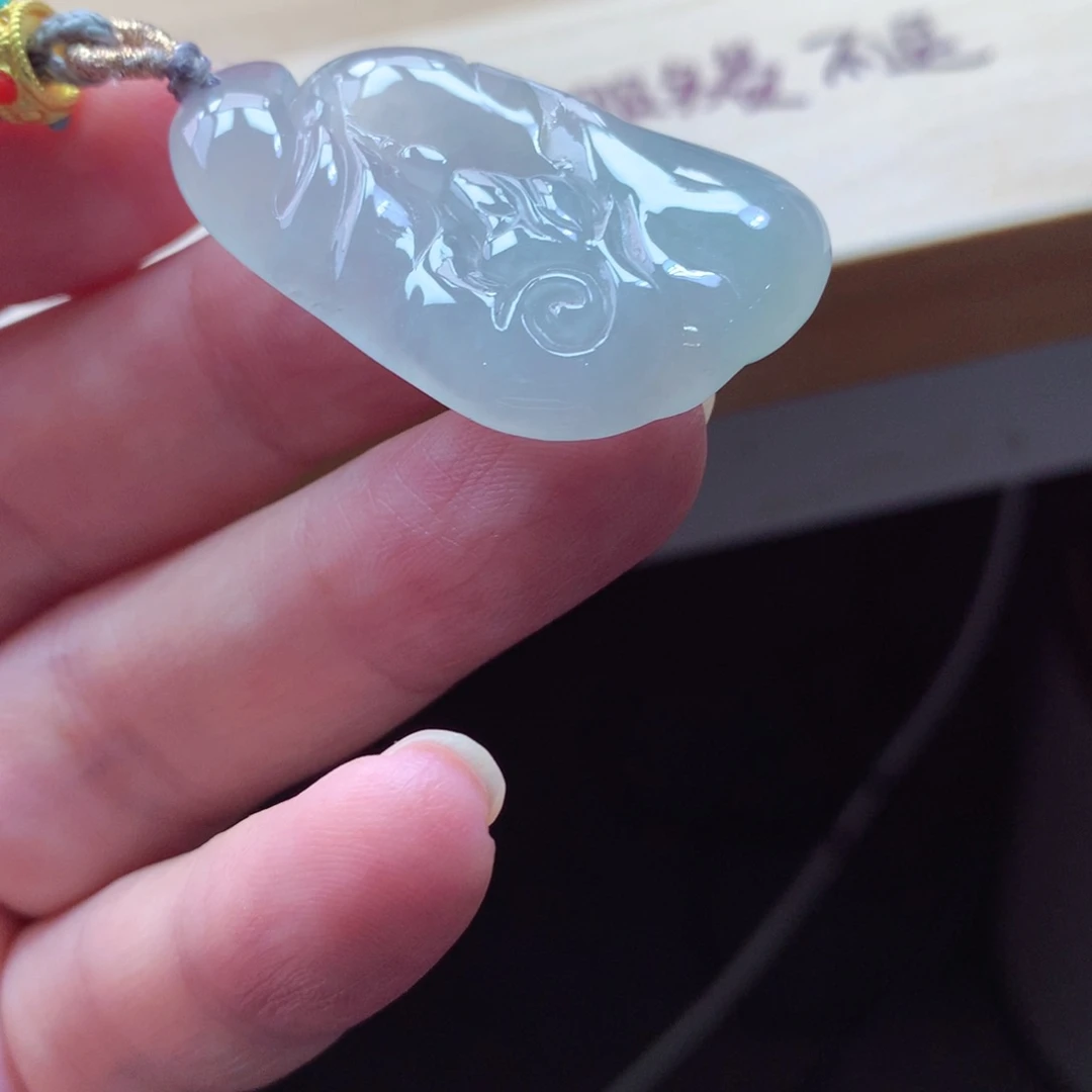 翡翠颈饰未镶嵌吊坠