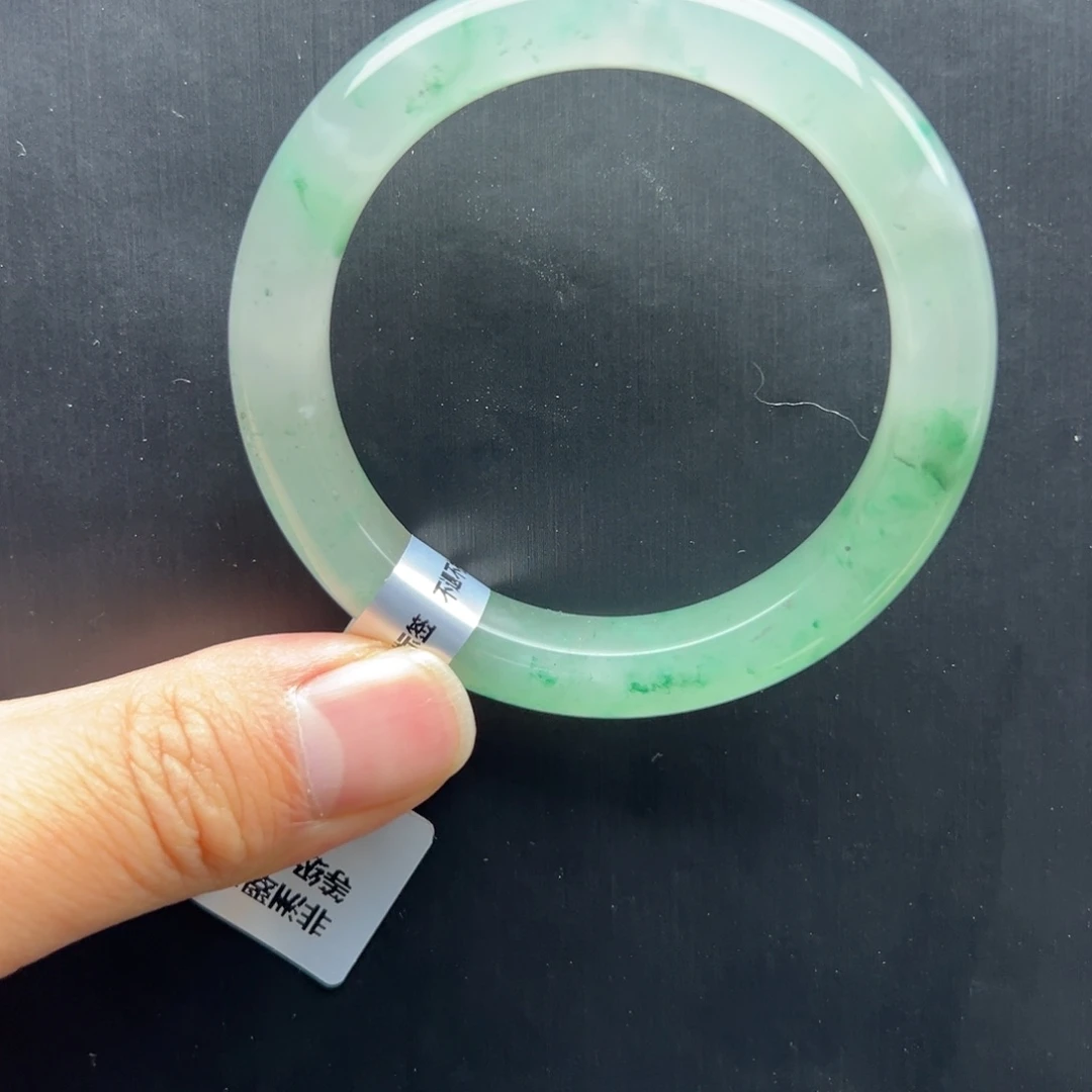 石英质玉（非洲翠）未镶嵌手镯