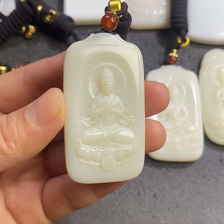 鴻***程和田玉未镶嵌颈饰