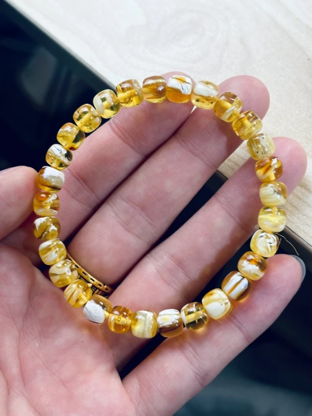 7+mm金漆白溶洞手串