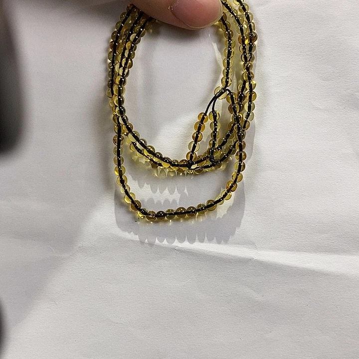 琥珀未镶嵌颈饰多人