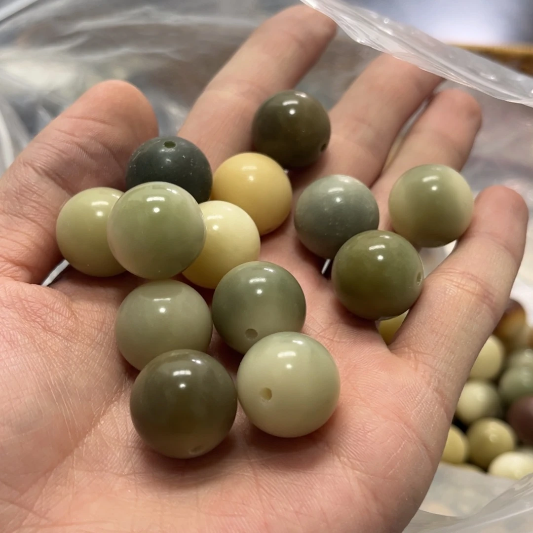 【闪购商品】白玉菩提吊坠z18/10+5颗微瑕多宝