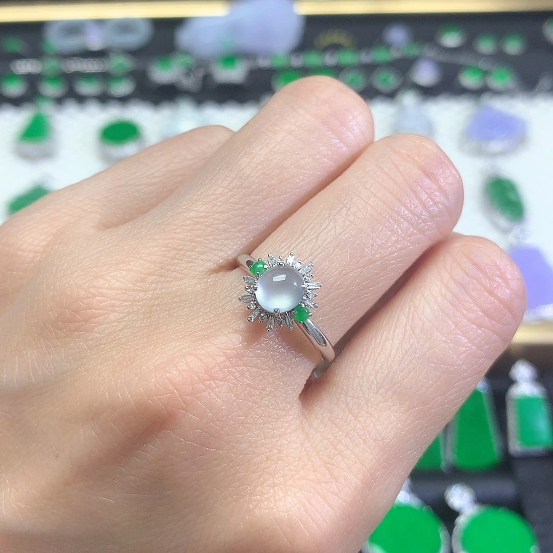 18K金镶嵌戒指翡翠戒指