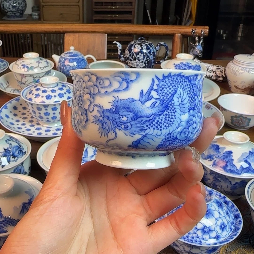 青花点工龙纹卢氏杯手绘