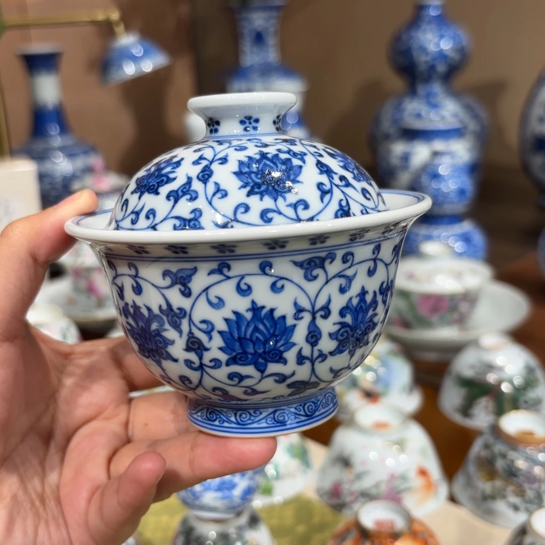 瓷微瑕 缠枝莲盖碗……