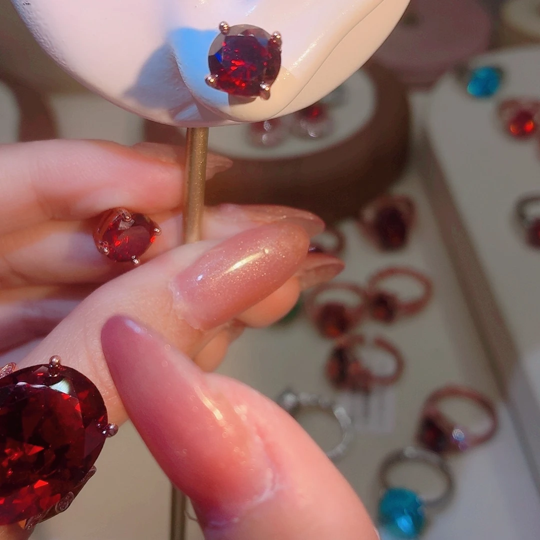 合成立方氧化锆合金小耳钉