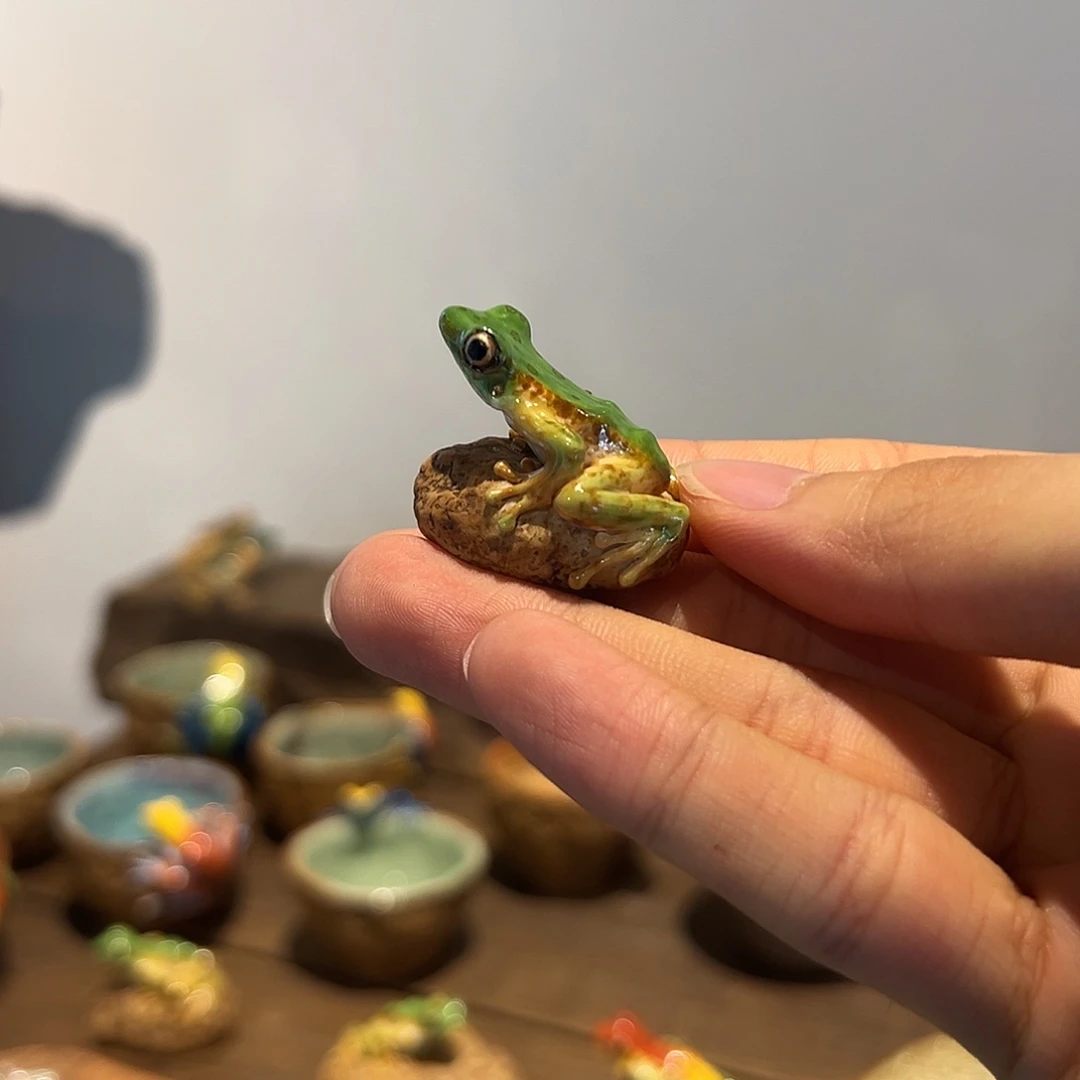爱**颏石头蛙作品一物一件