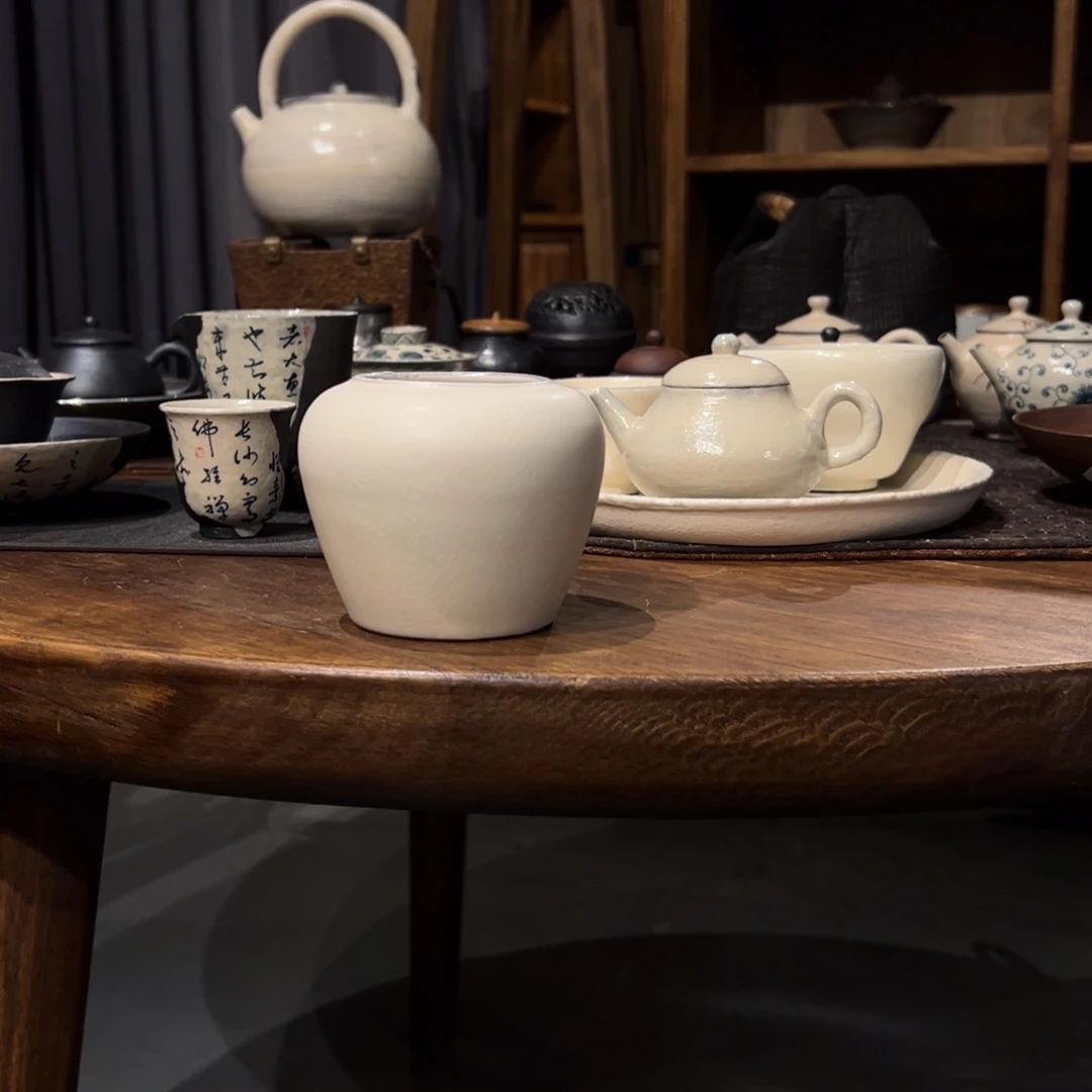 摆件陶瓷。       陶瓷。