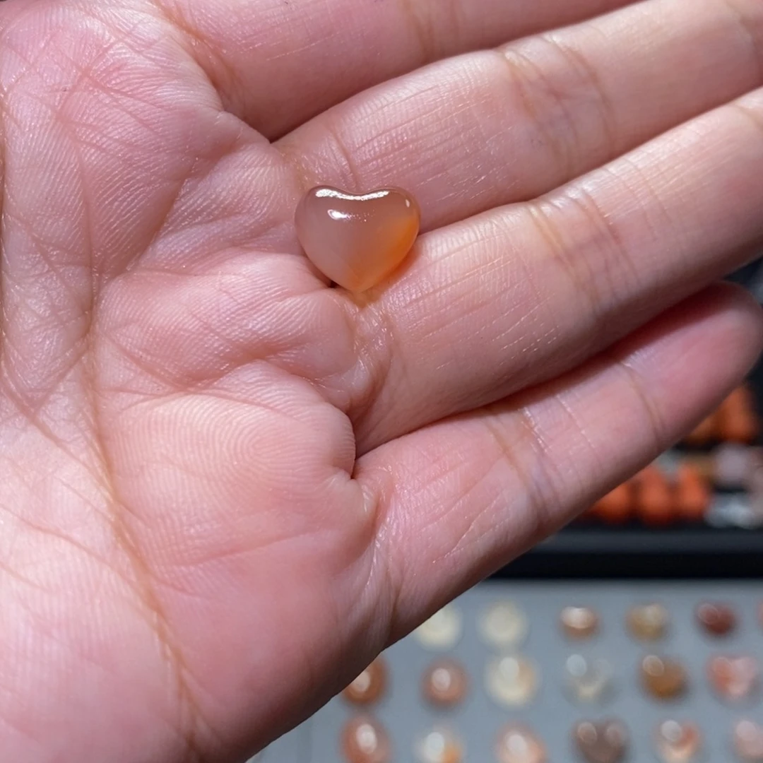 南红玛瑙冰飘未镶嵌爱心