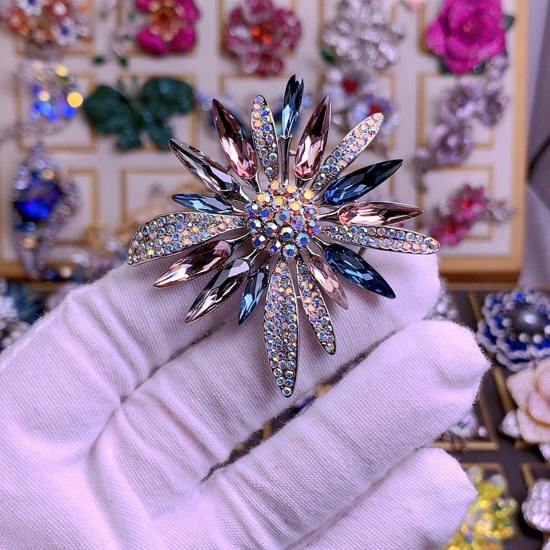 仿水晶铜合金仿水晶铜合金胸针