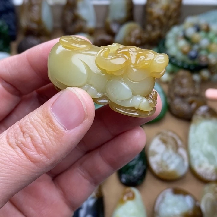 和田玉颈饰未镶嵌流*