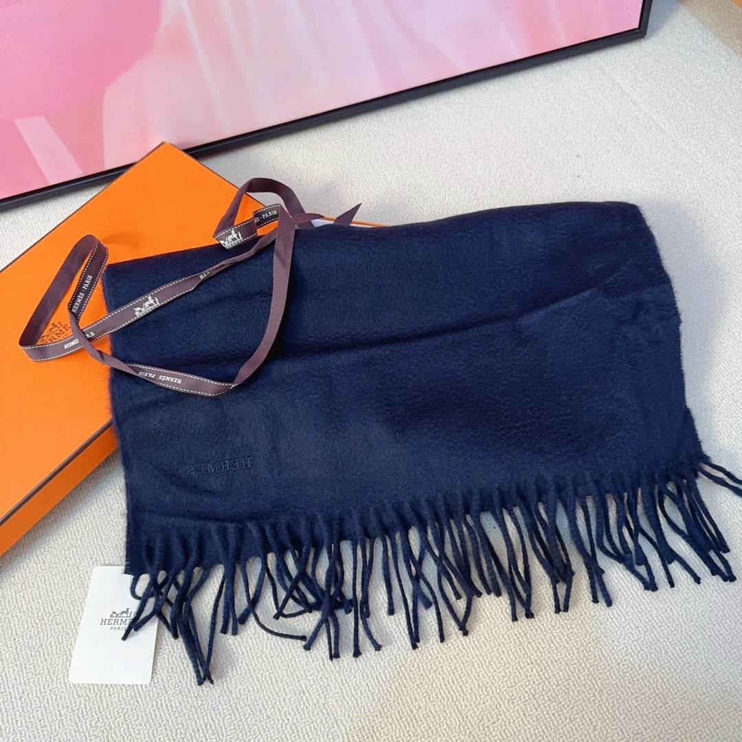 全新未使用 Hermes/爱马仕 围巾 尺码150*40cm成色看直播GSS24893
