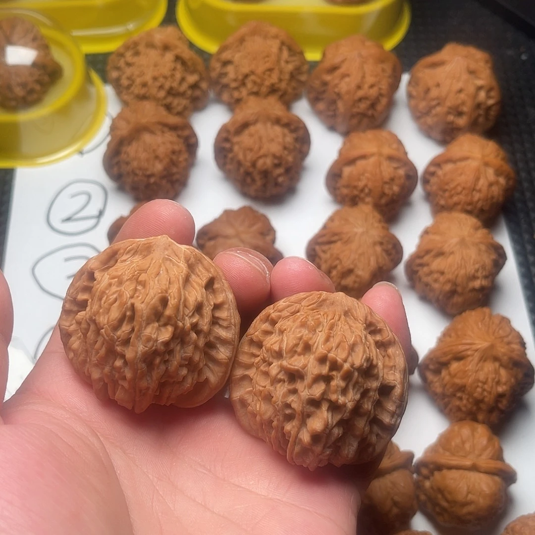 张***鱼文玩核桃吊坠楼子