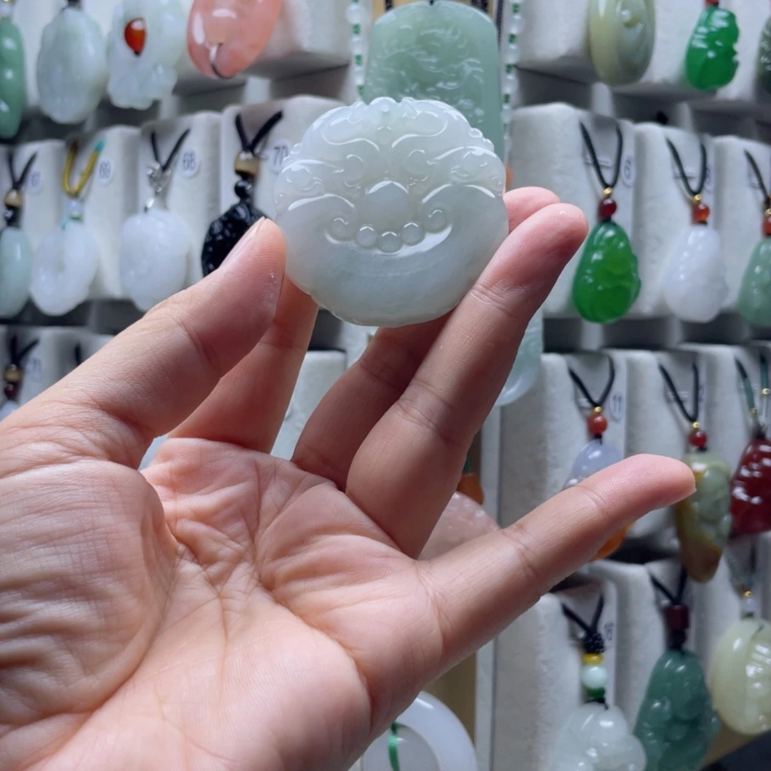 石英质玉（金丝玉）未镶嵌颈饰