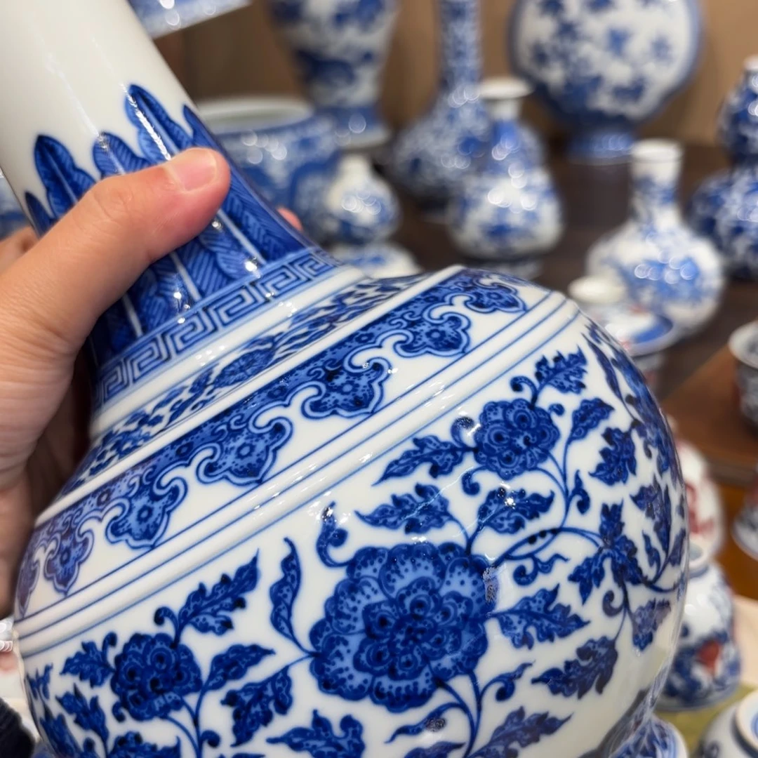 宗***裕瓷缠枝莲瓶……福利。福利……