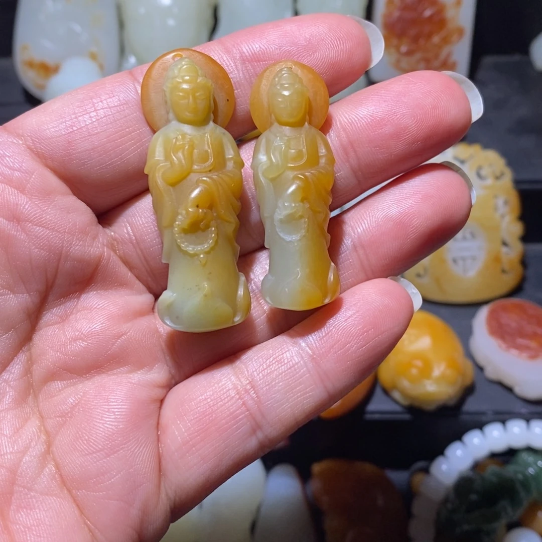 郝****和田玉未镶嵌颈饰